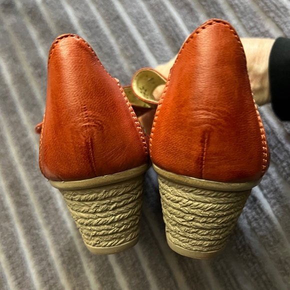 Spring Step Wedge Shoes - Picture 4 of 9